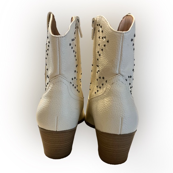 Cowgirl Fashion Bootie - Picture 5 of 5